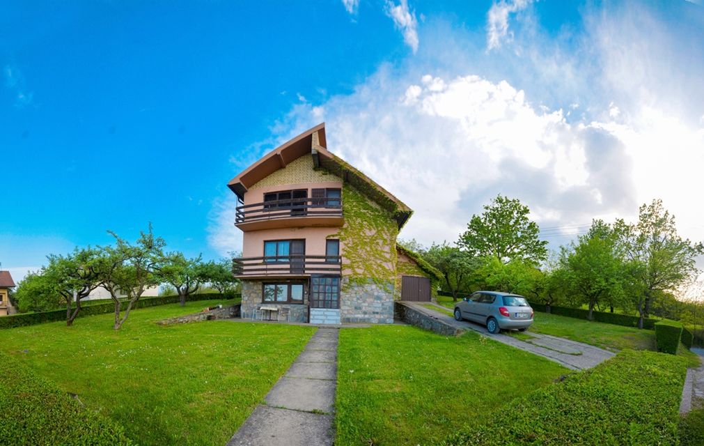 Alekse Stojnića 25, Loznica