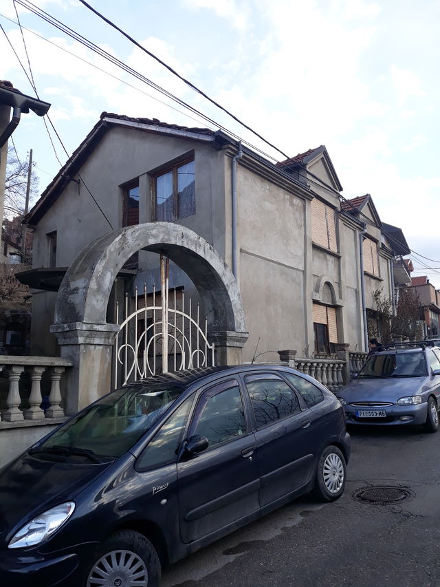 Partizanskih kurira 1, Niš - 1