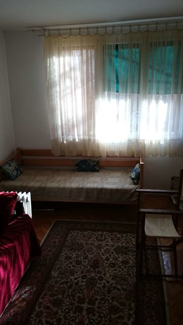 Husinskih rudara 49, Beograd - 8