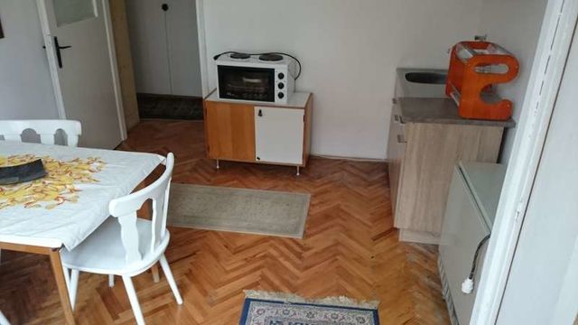 Husinskih rudara 49, Beograd - 3