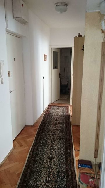 Husinskih rudara 49, Beograd - 4