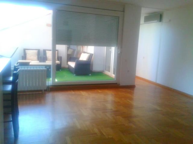 Lasla Gala 21, Novi Sad - 4