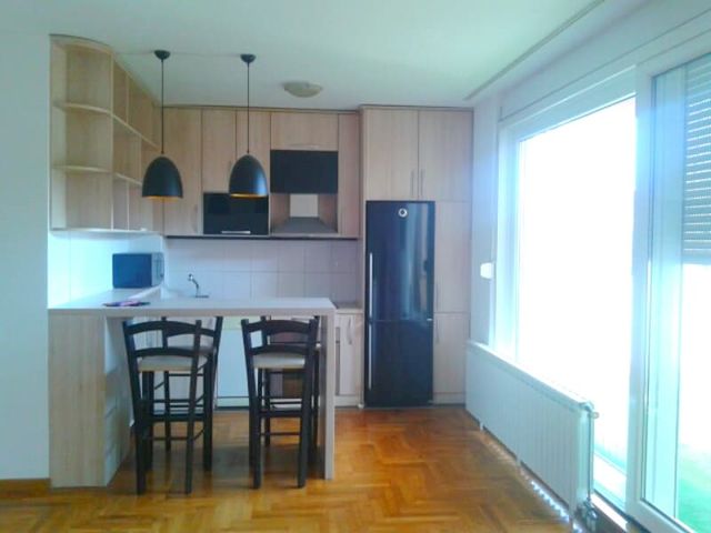 Lasla Gala 21, Novi Sad - 1