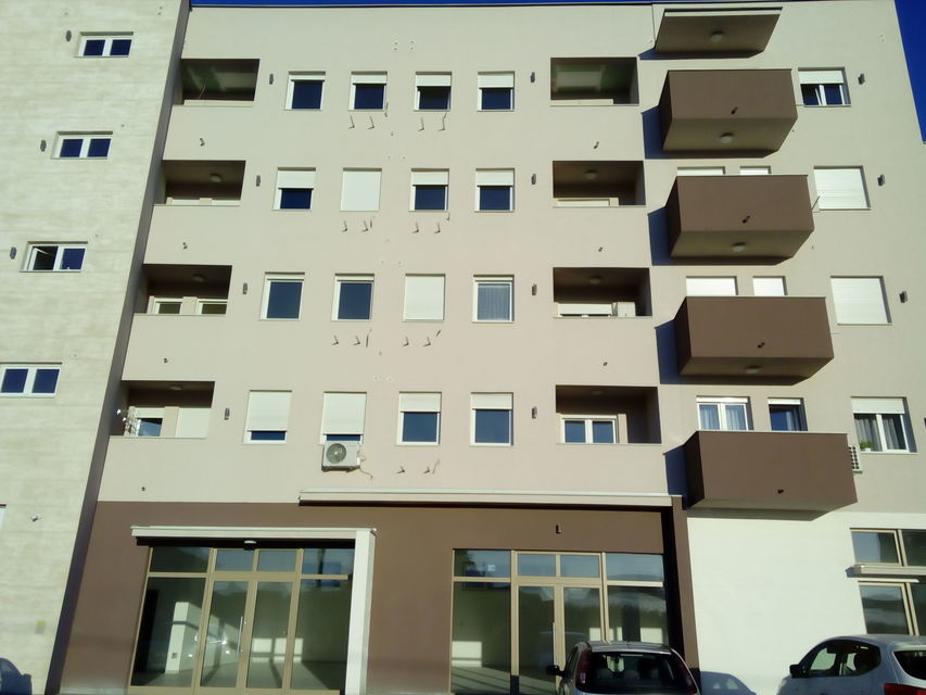 Dobanovački put 89, Beograd - 2