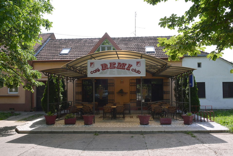 Železnička 94, Ruma