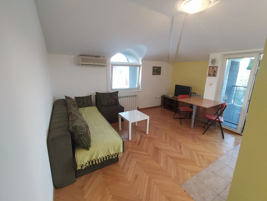 Petra Jovanovića 3, Beograd