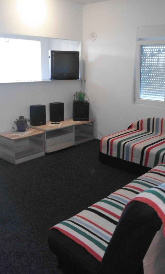 Novobeogradskih graditelja 22, Beograd - 1