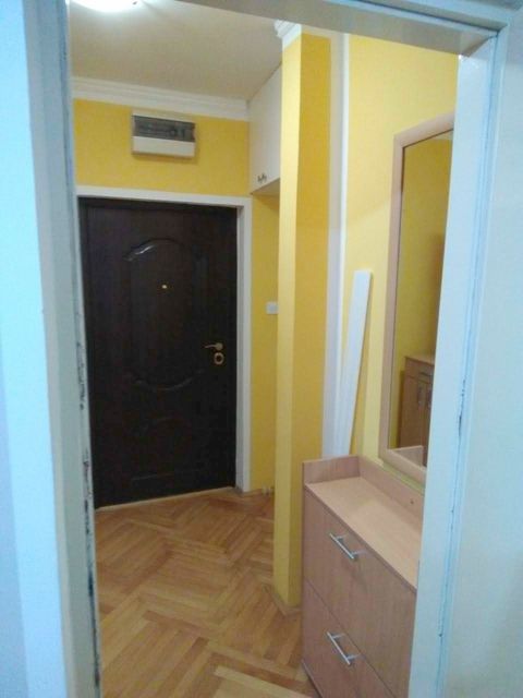 Kanadska 7, Beograd - 5