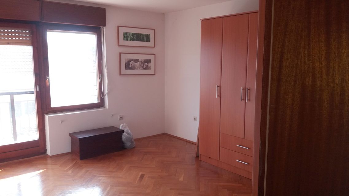 Omladinska 14, Beška - 12