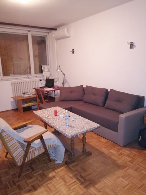 Studentska 1, Beograd