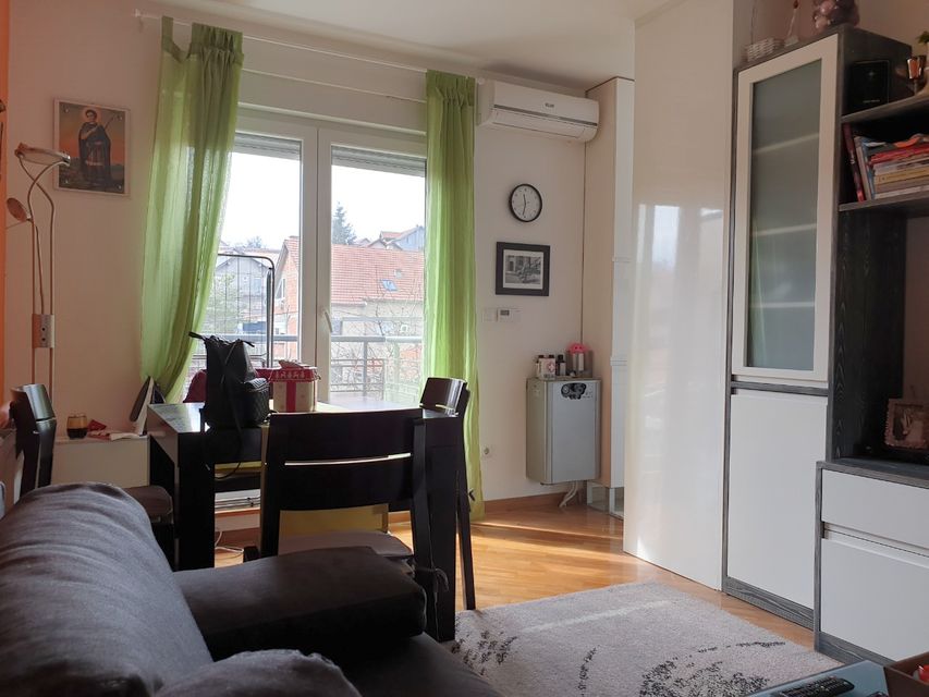 Mezijska 2b, Beograd