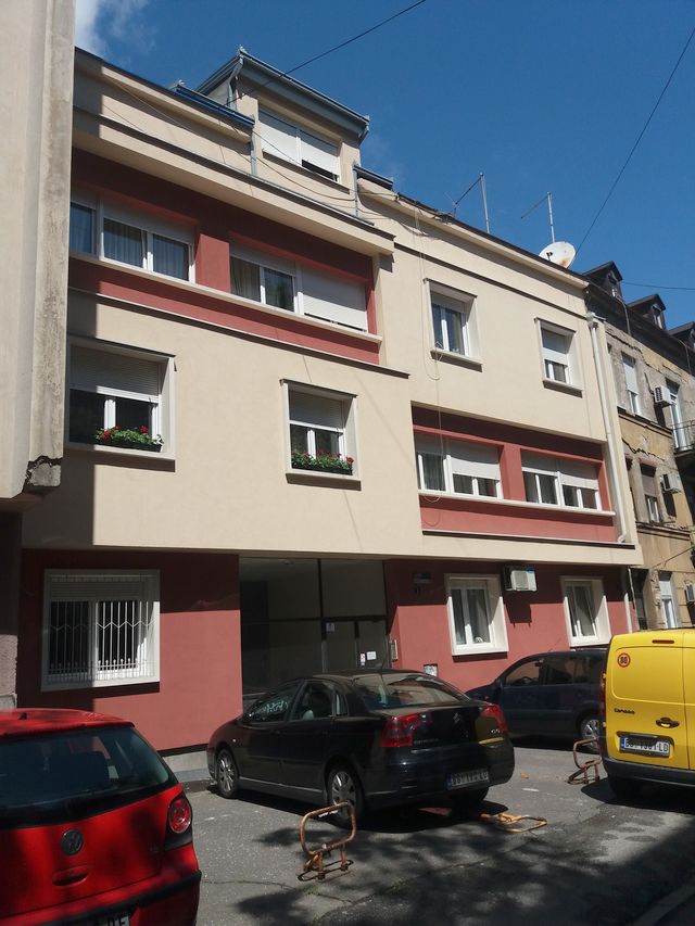 Loznička 1, Beograd