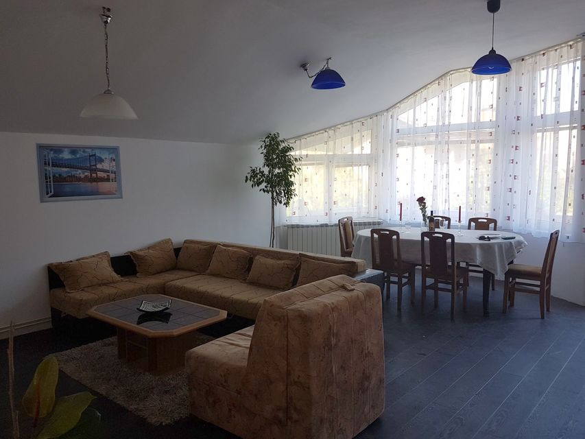 Vojvode Vlahovića 8, Beograd - 4