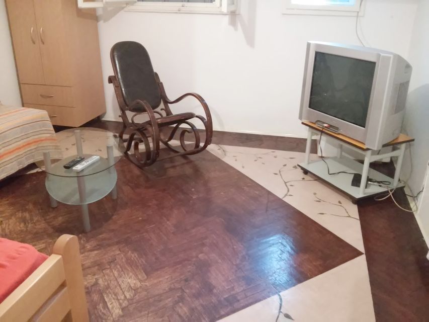 Milovana Jankovića 15, Beograd - 4