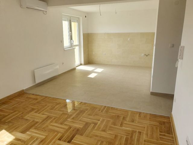 Mikenska 7, Beograd - 9