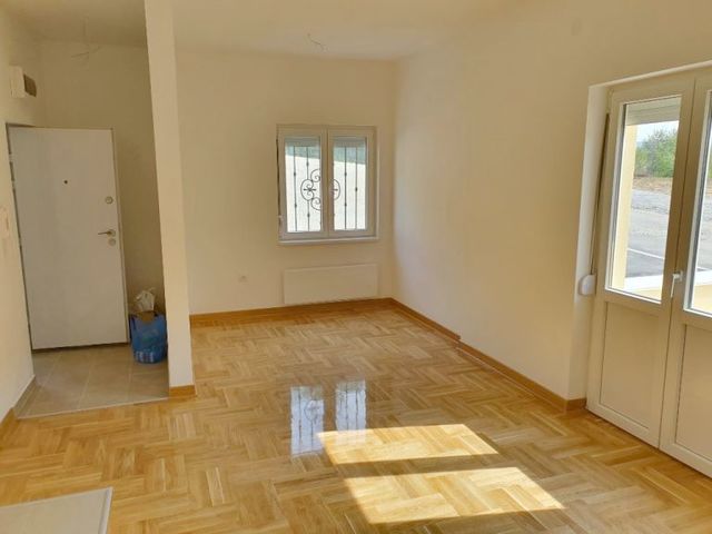 Mikenska 7, Beograd - 12