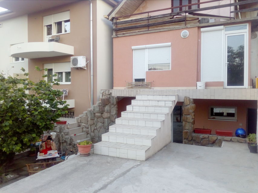 Zeke Buljubaše 19, Leskovac - 9