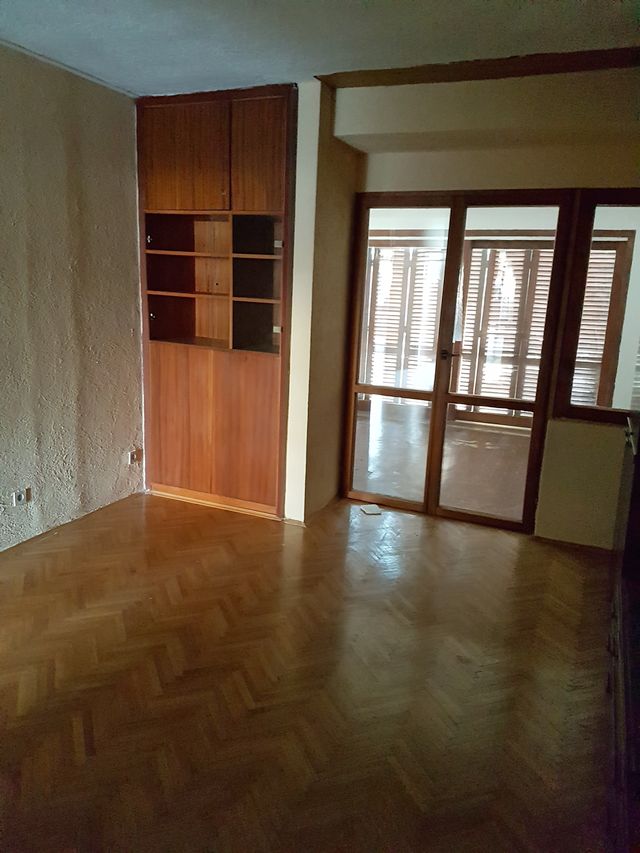 Lepe Stamenković 75, Beograd - 3