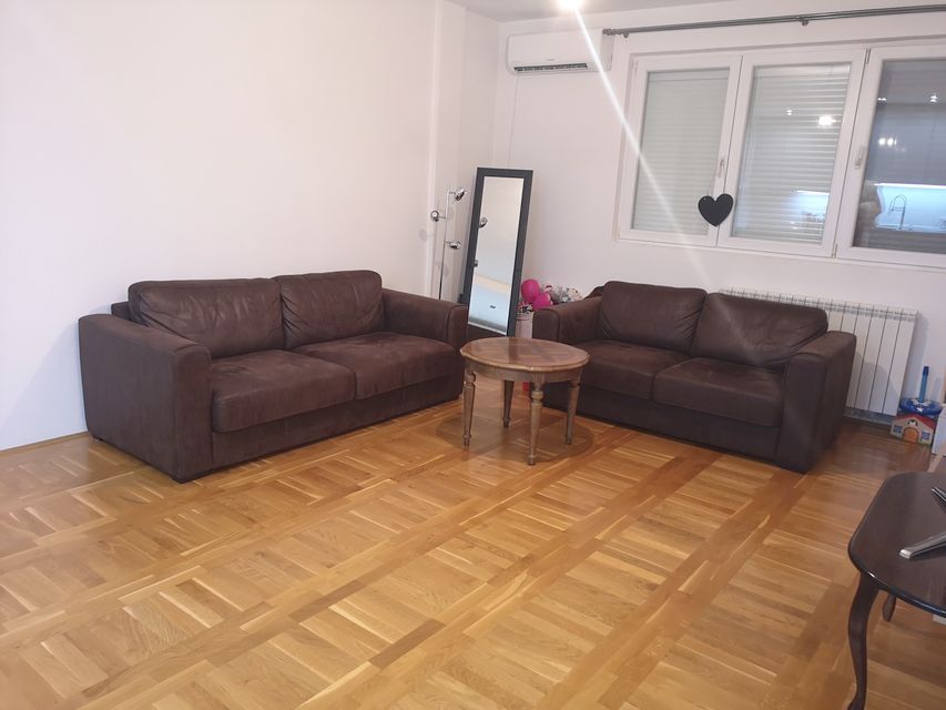 Novogradska 63, Beograd - 4