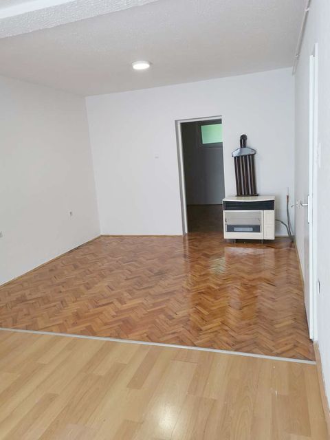 Cara Lazara 47, Sremska Kamenica - 4