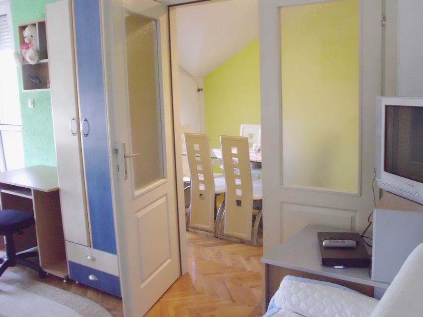 Radnička 52, Beograd - 10