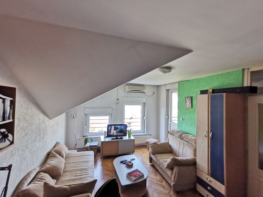 Radnička 52, Beograd