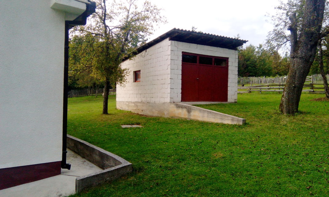 Bela Zemlja 62, Ljubanje - 8