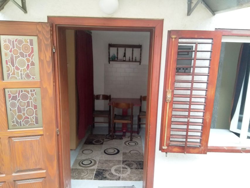 Makenzijeva 64, Beograd