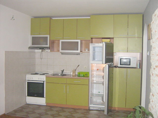 Nade Naumović 3, Beograd