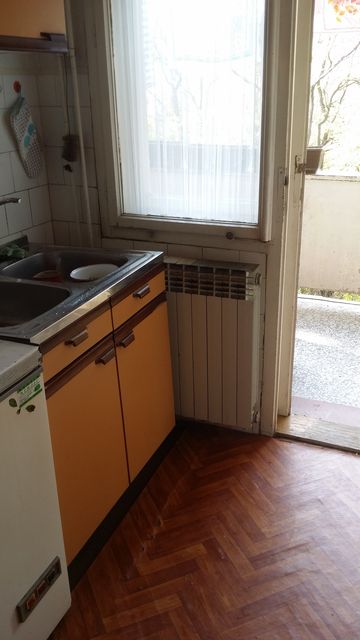 Lole Ribara 5, Resavica - 6