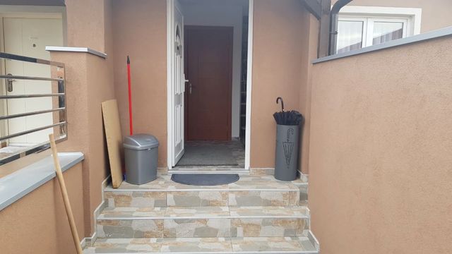 Sutjeska ulica 7 11e, Beograd - 20