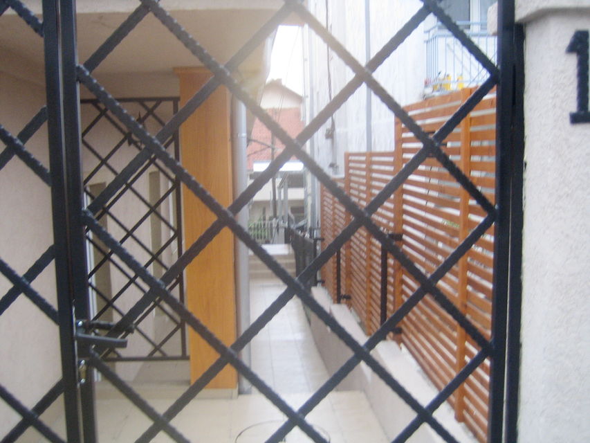 Dušana Radovića 10, Beograd - 4