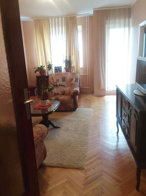 Obrada Radivojevića 7, Beograd - 4