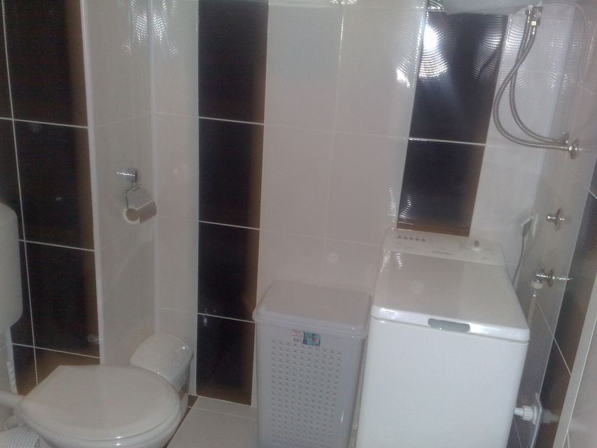 Laze Jovanovića-Porcija 41, Beograd - 6