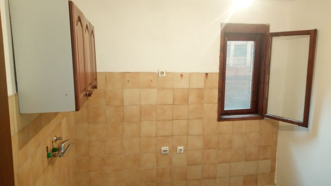 Hercegovačka 24, Beograd - 4