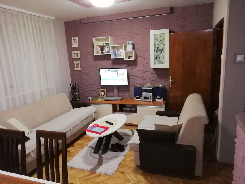 Ruža 12-1, Niš - 1