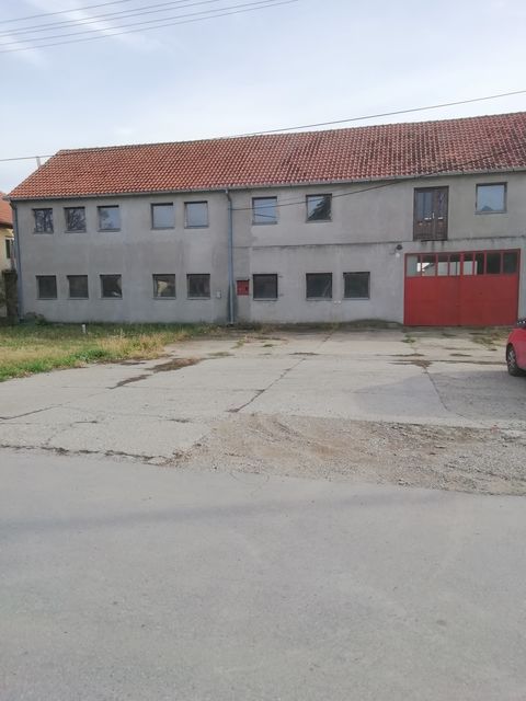 Lenjinova 48, Pećinci - 3