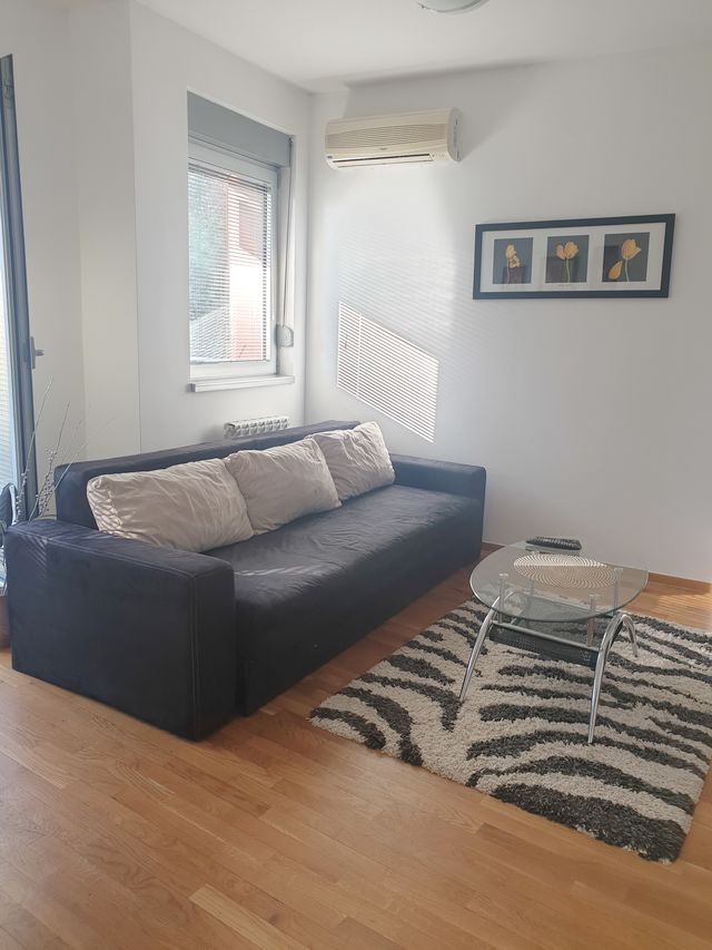 Luke Vojvodića 26, Beograd