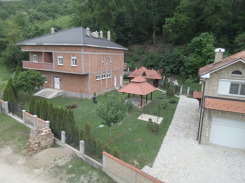 Dositeja Obradovića 1, Vrdnik - 2