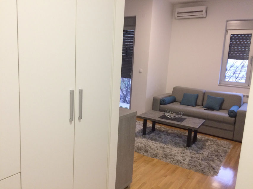 Paštrovićeva 15, Beograd - 3