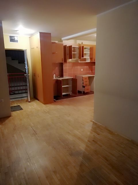 Lole Ribara 75, Beograd