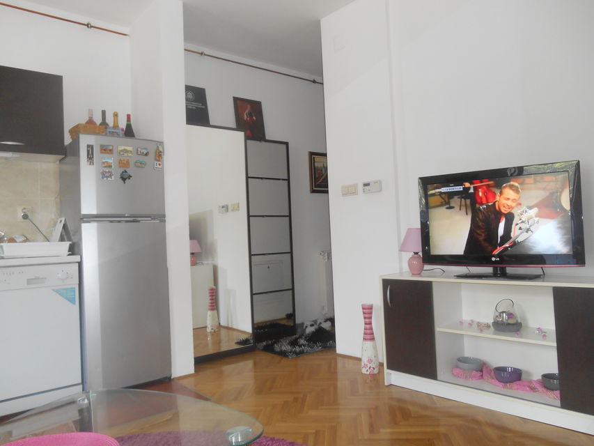 Zlatiborska 48, Beograd - 7