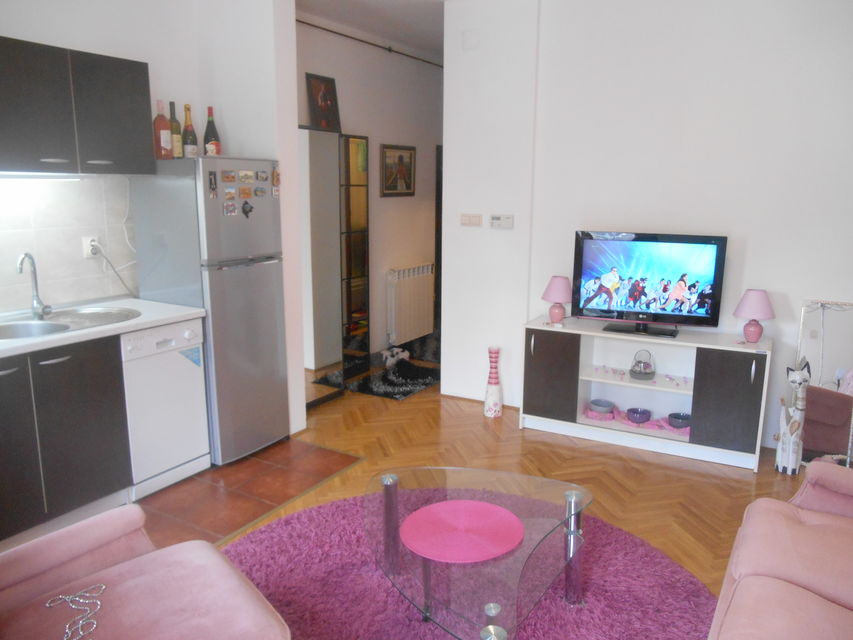 Zlatiborska 48, Beograd - 4