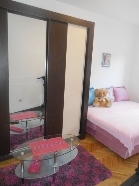 Zlatiborska 48, Beograd - 12