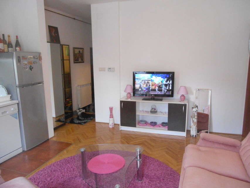 Zlatiborska 48, Beograd - 3