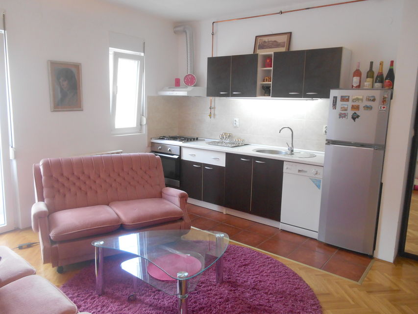 Zlatiborska 48, Beograd - 6