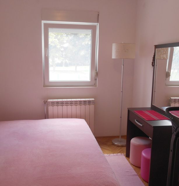 Zlatiborska 48, Beograd - 11