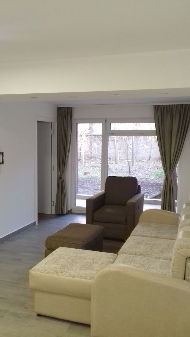 Nikole Tesle 3, Beograd - 3