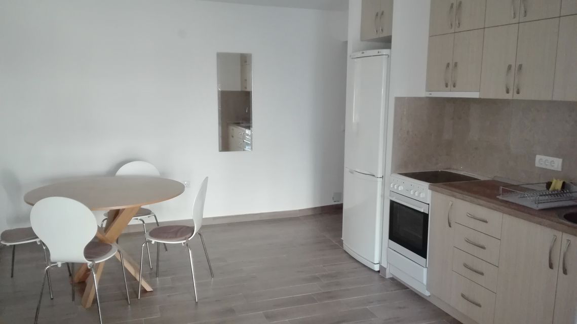 Nikole Tesle 3, Beograd - 8