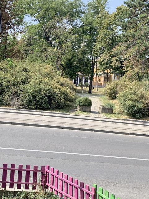 Pijarona de Mondezira 12, Beograd - 15